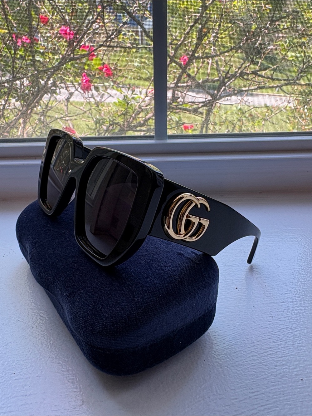 Gucci Oversized Square Sunglasses in Black with Dark Lenses - Picture 4 of 9